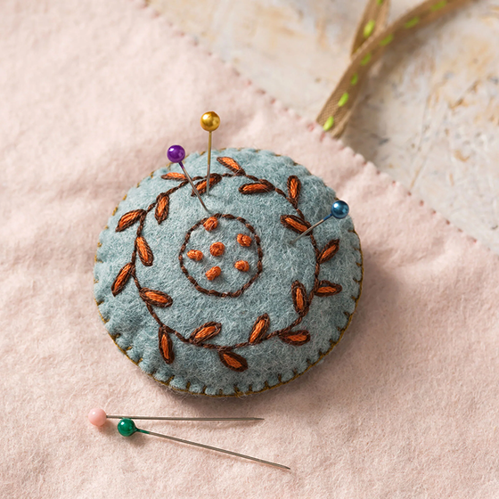 Sewing Roll Felt Craft Kit | Corinne Lapierre